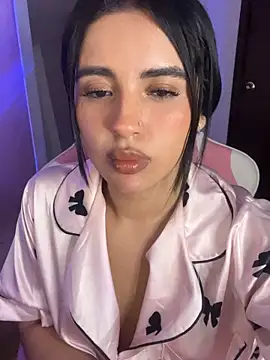 Snapshot of Emily-14 chatting on 6, 5, 2026 Emily-14 online show from 6, 5, 2026