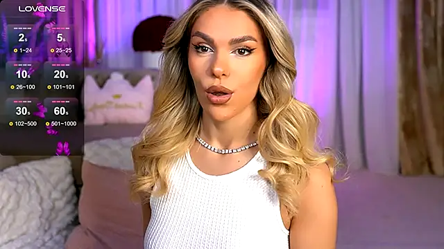 Snapshot of ChloeVelvet chatting on 2, 10, 2025 ChloeVelvet online show from 2, 10, 2025
