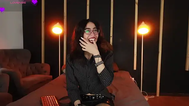 vampy dolll online show from 7, 3, 2025