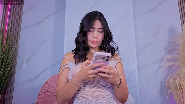 Chlooee   online show from 5, 2, 2026