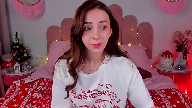Snapshot of ElsaYoung chatting on 25, 12, 2024 ElsaYoung online show from 25, 12, 2024