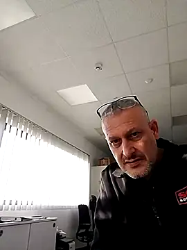 Snapshot of Husoban chatting on 5, 11, 2025 Husoban online show from 5, 11, 2025