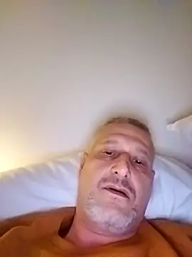 Snapshot of Husoban chatting on 21, 11, 2025 Husoban online show from 21, 11, 2025