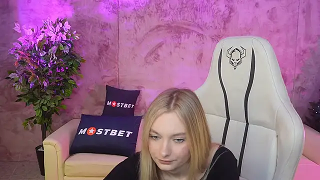 Ewa Pearl online show from 6, 1, 2025