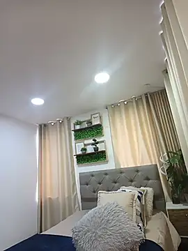 sasi luna online show from 8, 4, 2026