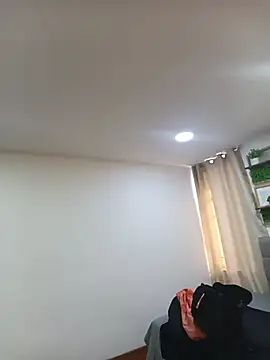 sasi luna online show from 18, 4, 2026