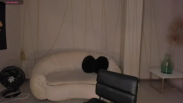 MiaFarrell  online show from 11, 2, 2025