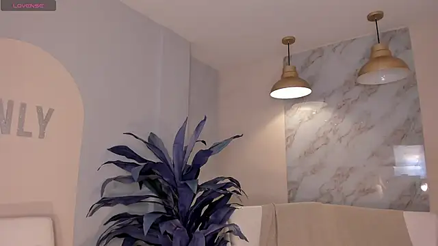 MiaFarrell  online show from 4, 3, 2025