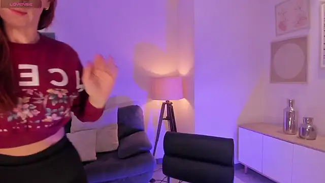 MiaFarrell  online show from 5, 10, 2025