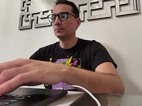 Snapshot of alex_ruiz85 chatting on 18, 6, 2026 alex ruiz85 online show from 18, 6, 2026