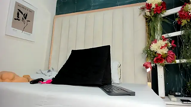 Snapshot of africa_holmes chatting on 9, 11, 2025 africa holmes online show from 9, 11, 2025