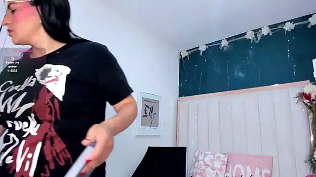 Snapshot of africa_holmes chatting on 23, 11, 2025 africa holmes online show from 23, 11, 2025