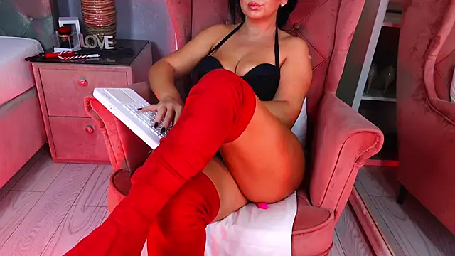 Snapshot of AQueenMonica chatting on 10, 11, 2025 AQueenMonica online show from 10, 11, 2025