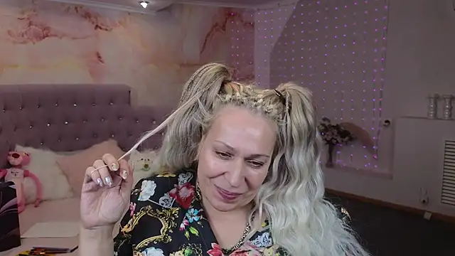 Penelope Pinky online show from 15, 1, 2025