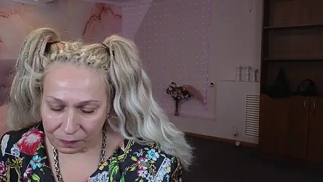 Penelope Pinky online show from 15, 1, 2025