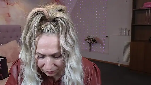 Penelope Pinky online show from 17, 1, 2025