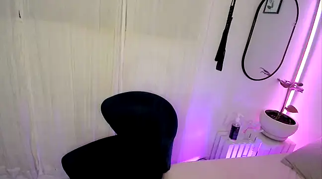 Snapshot of AaliyahLaylah chatting on 15, 12, 2024 AaliyahLaylah online show from 15, 12, 2024