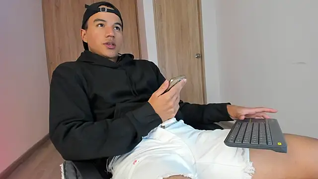 Snapshot of lucas_wellx chatting on 5, 6, 2026 lucas wellx online show from 5, 6, 2026