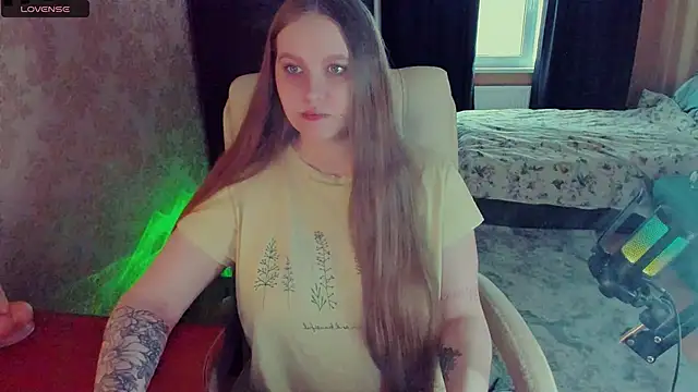 Alice Dreamgirl  online show from 8, 2, 2025