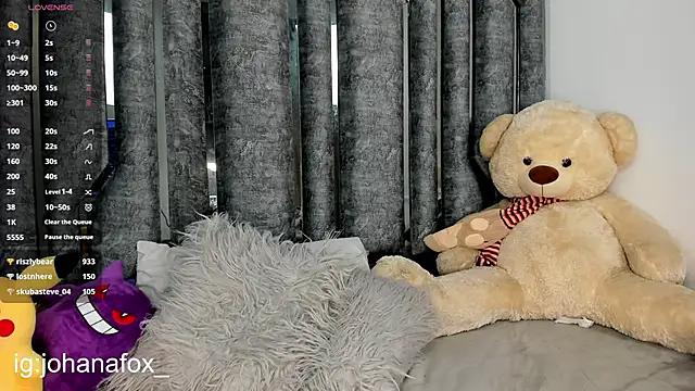 johanafox  online show from 22, 12, 2024