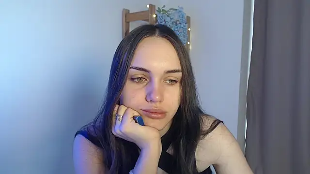 Snapshot of IrinaShayk18 chatting on 3, 1, 2025 IrinaShayk18 online show from 3, 1, 2025