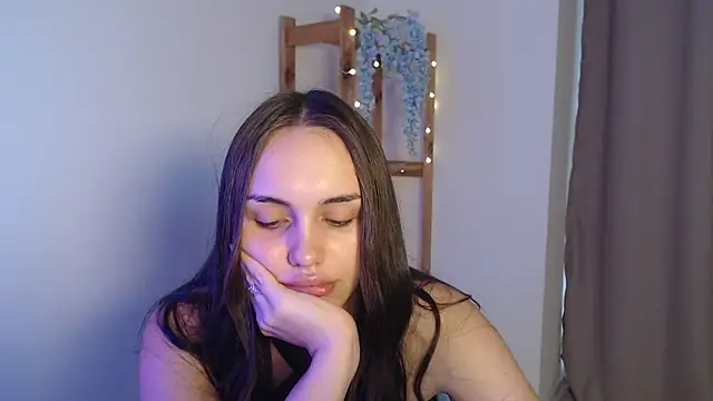 Snapshot of IrinaShayk18 chatting on 3, 1, 2025 IrinaShayk18 online show from 3, 1, 2025