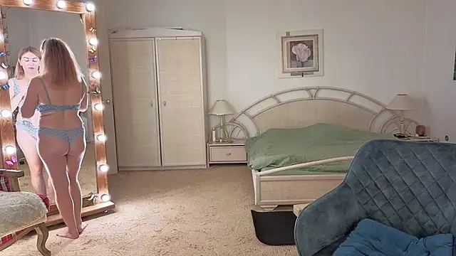 moonlight4u online show from 4, 11, 2025