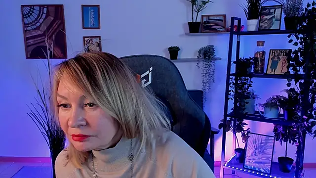 RosalindaFortuna online show from 5, 1, 2025