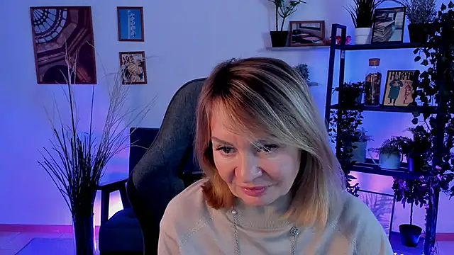 RosalindaFortuna online show from 5, 1, 2025