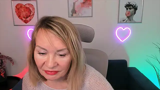 RosalindaFortuna online show from 10, 1, 2025