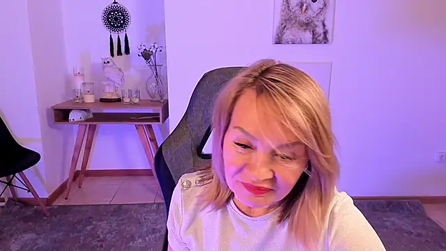 RosalindaFortuna online show from 25, 2, 2025