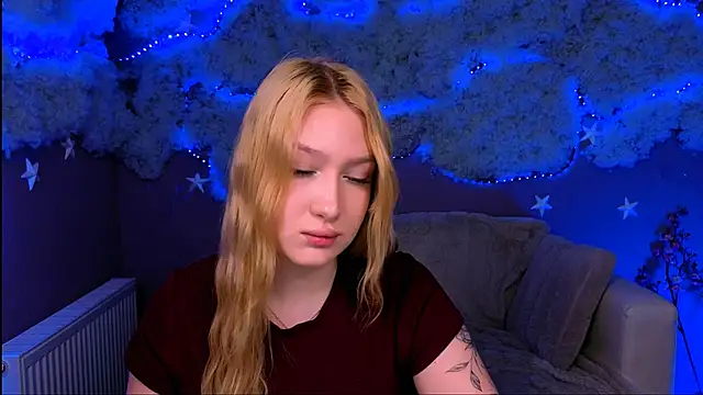 Snapshot of playful_sophie chatting on 19, 4, 2026 playful sophie online show from 19, 4, 2026