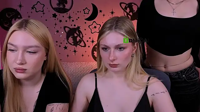 Snapshot of playful_sophie chatting on 12, 5, 2026 playful sophie online show from 12, 5, 2026