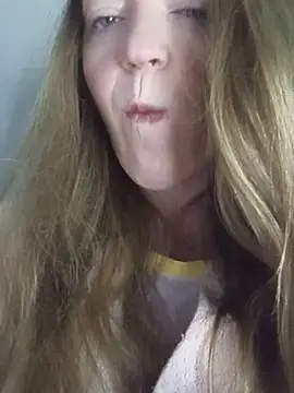 Snapshot of KattyLuuu chatting on 27, 6, 2026 KattyLuuu online show from 27, 6, 2026