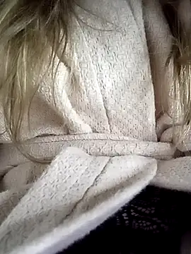 Snapshot of KattyLuuu chatting on 4, 7, 2026 KattyLuuu online show from 4, 7, 2026