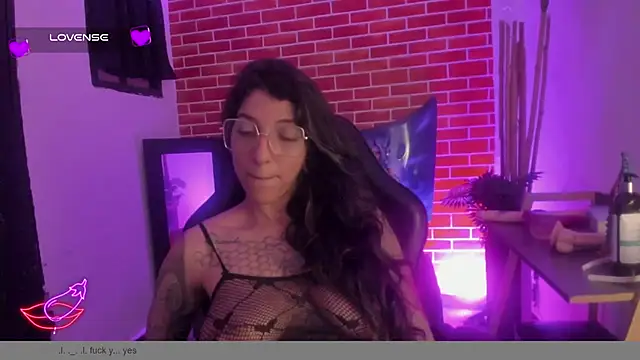 Snapshot of marlenna chatting on 15, 10, 2025 marlenna online show from 15, 10, 2025