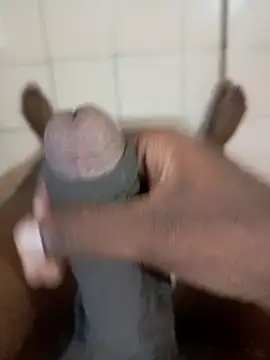 Snapshot of tharu111111 chatting on 5, 3, 2025 tharu111111 online show from 5, 3, 2025