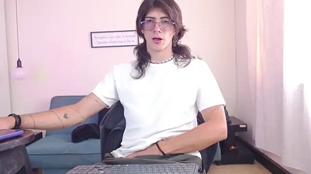 Snapshot of andreey50 chatting on 15, 2, 2025 andreey50 online show from 15, 2, 2025