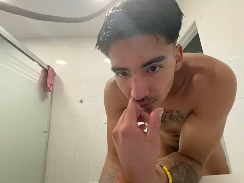 GIOOOO568 online show from 24, 10, 2025