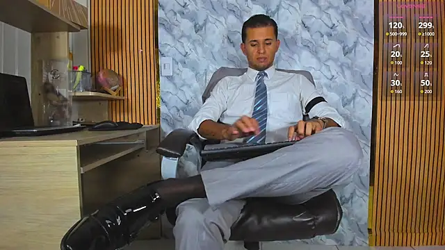 Snapshot of Hideintheoffice chatting on 10, 7, 2026 Hideintheoffice online show from 10, 7, 2026