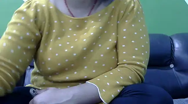 Housewife12 online show from 19, 2, 2025