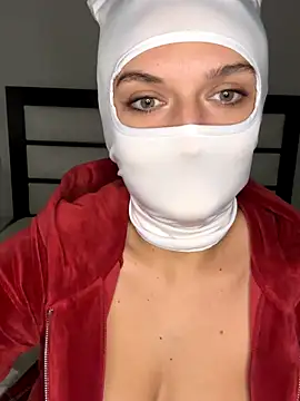 Nikki Hoee online show from 31, 10, 2025