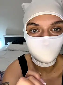 Nikki Hoee online show from 15, 11, 2025