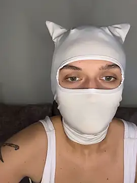 Nikki Hoee online show from 16, 11, 2025