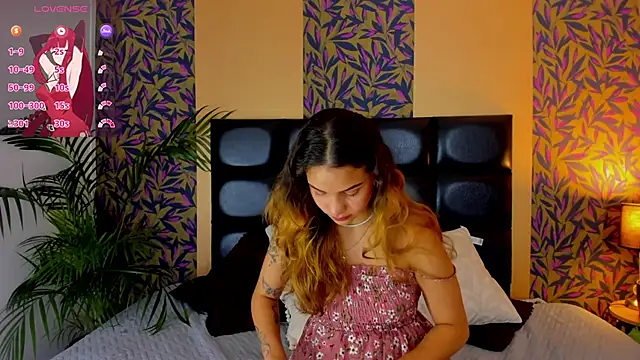 Snapshot of hinata_itachi chatting on 8, 3, 2025 hinata itachi online show from 8, 3, 2025