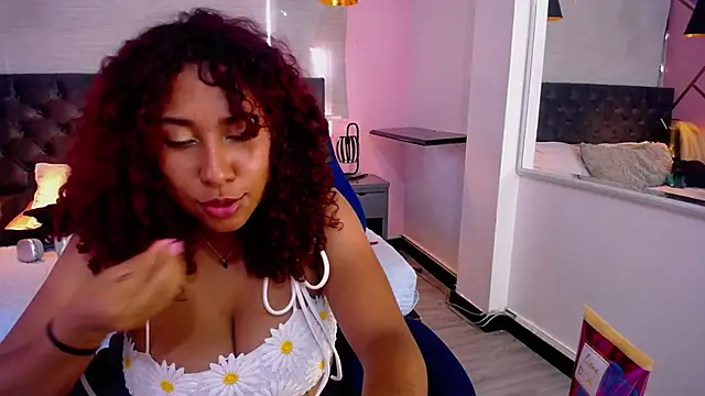 Snapshot of lauraltt chatting on 9, 1, 2025 lauraltt online show from 9, 1, 2025