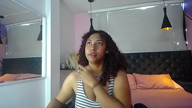 Snapshot of lauraltt chatting on 3, 2, 2025 lauraltt online show from 3, 2, 2025