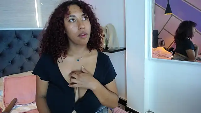 Snapshot of lauraltt chatting on 5, 2, 2025 lauraltt online show from 5, 2, 2025