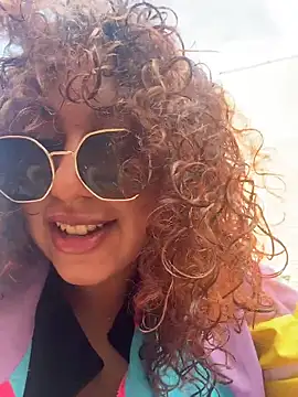 Snapshot of lauraltt chatting on 10, 11, 2025 lauraltt online show from 10, 11, 2025