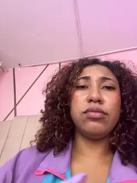 Snapshot of lauraltt chatting on 19, 11, 2025 lauraltt online show from 19, 11, 2025